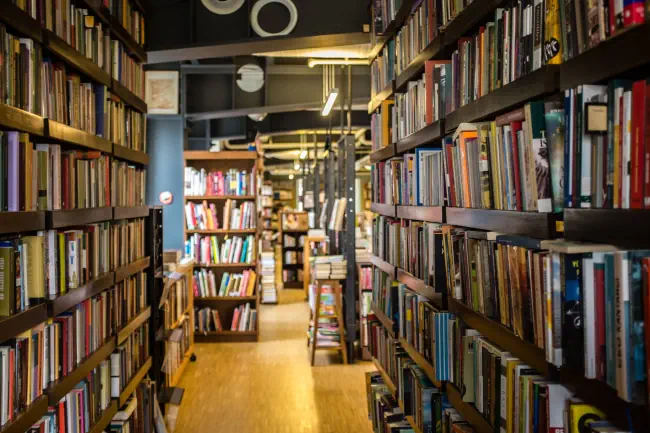 Nationalbibliothek, Bücherregale, Literatur.