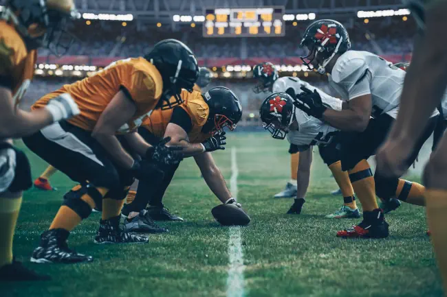 American Football Championship. Bereitwillige Teams: Professionelle Spieler, aggressive Gefechtsabende, bereit zum Push, Kämpfen.