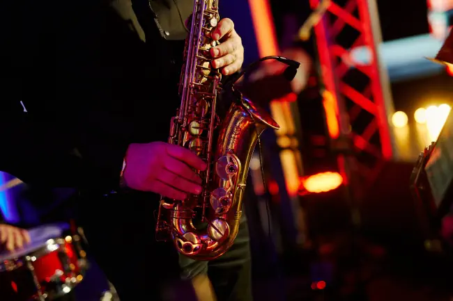 Jazzmusiker im Restaurant am Abend.