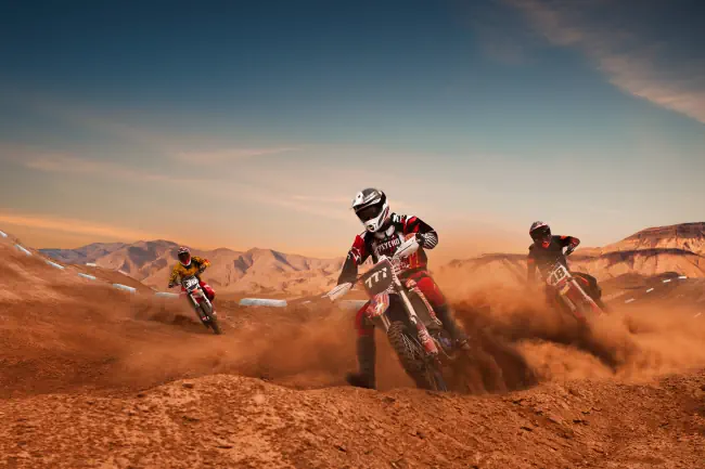 Motocross-Fahrer in Aktion - Motorsport Veranstaltungen
