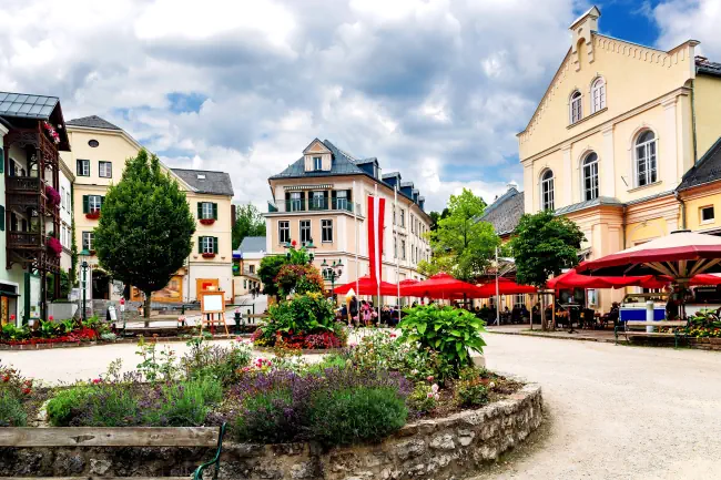 Stadtplatz im Kurort Bad Altaussee in Steiermark, Österreich