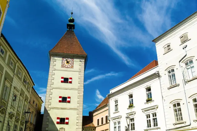 Der Ledererturm in Wels. Klicke hier um auf die Seite Veranstaltungen in Wels zu wechseln