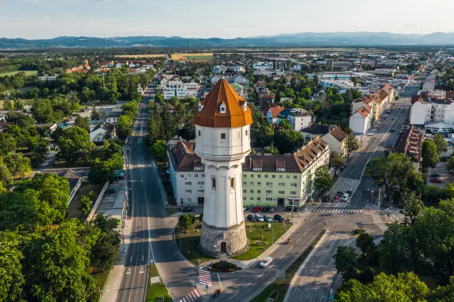 Wasserturm in Wiener Neustadt. Klicke hier um auf die Seite Veranstaltungen in Wiener Neustadt zu wechseln