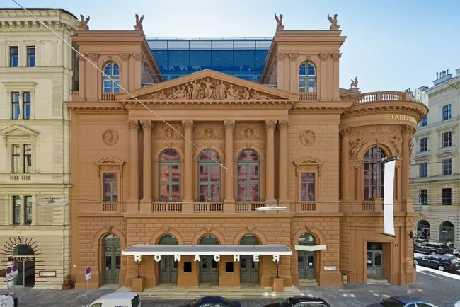 Vorderansicht des Ronacher Musical Theater in Wien